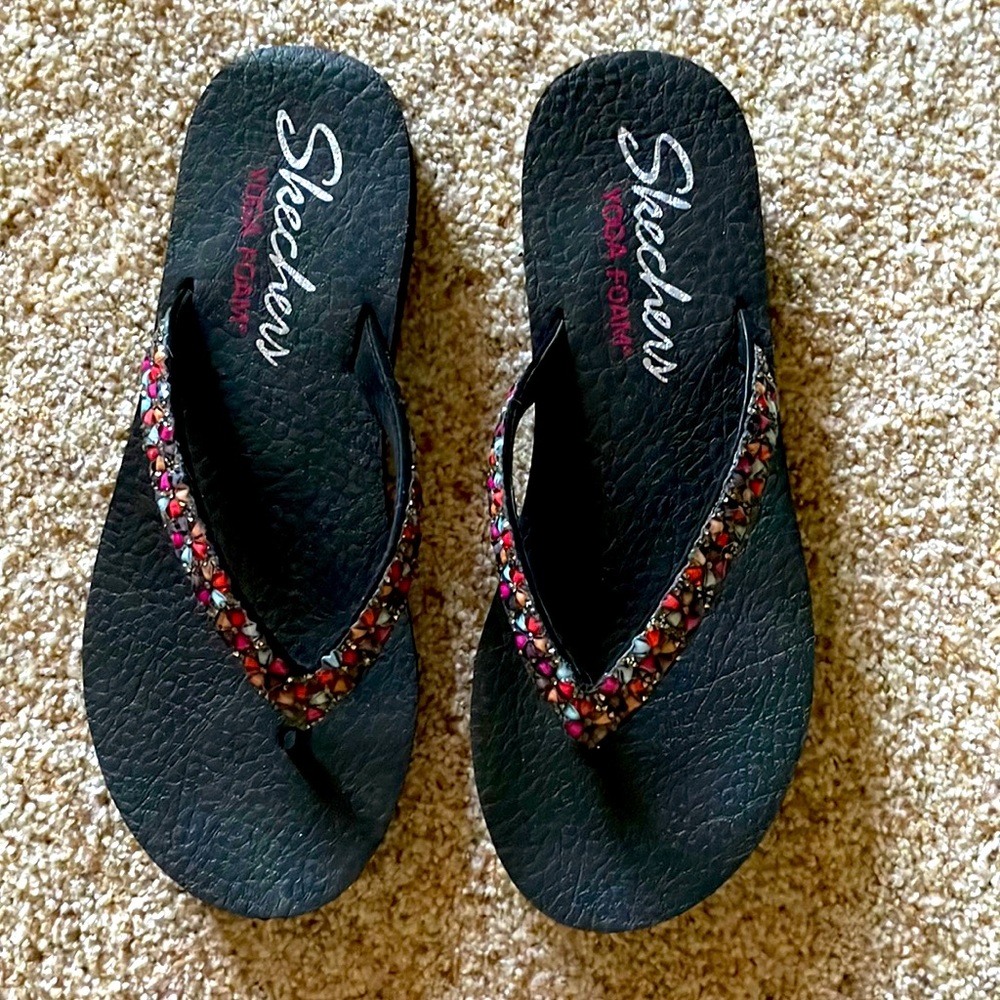 SketchersYoga Foam NWOT Sparkling Flip Flops Size 9